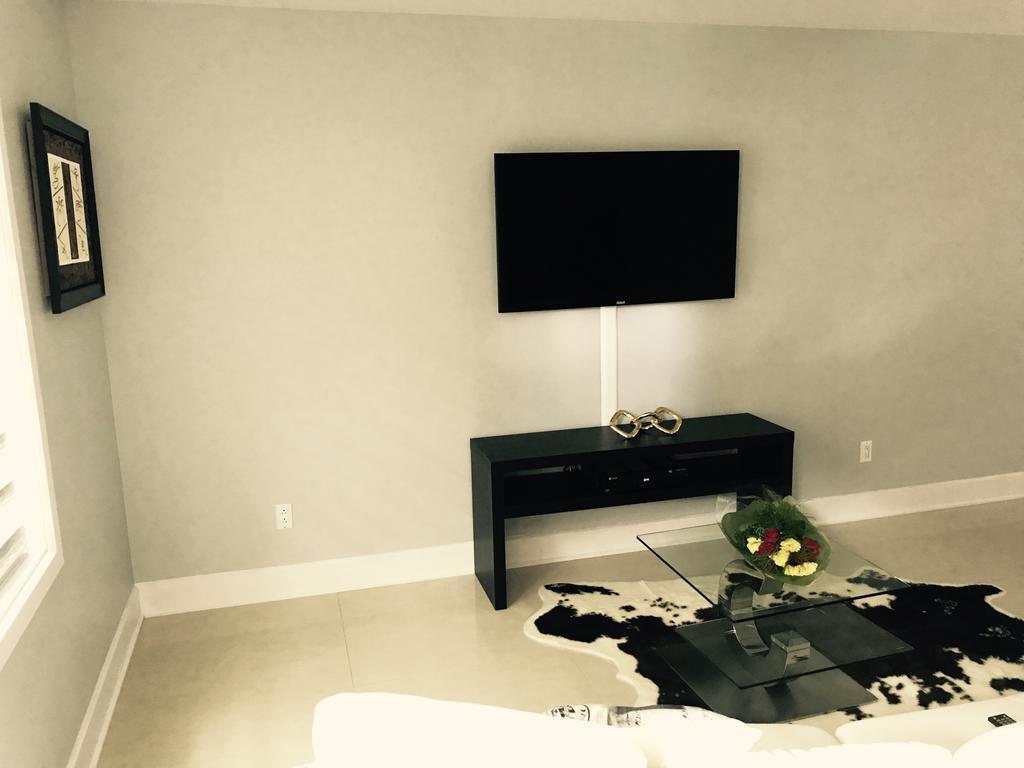Luxury Two Story Villa Unit D Laval Exteriér fotografie