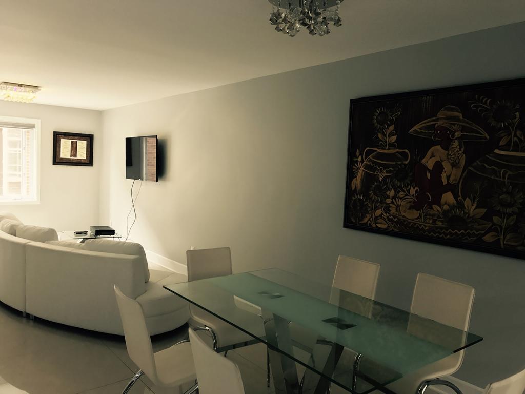Luxury Two Story Villa Unit D Laval Exteriér fotografie