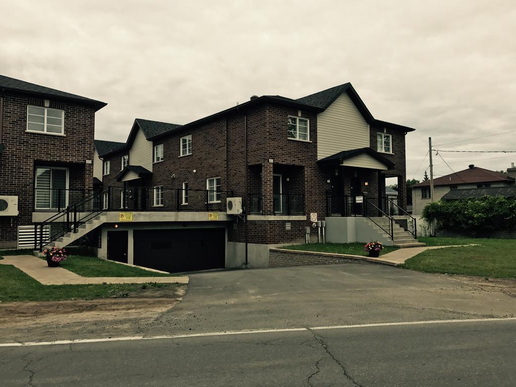 Luxury Two Story Villa Unit D Laval Exteriér fotografie