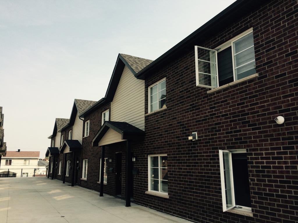 Luxury Two Story Villa Unit D Laval Exteriér fotografie